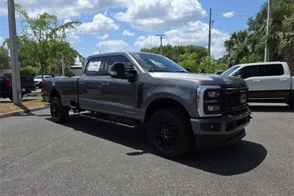 2025 Ford F-250 Lariat photo 1