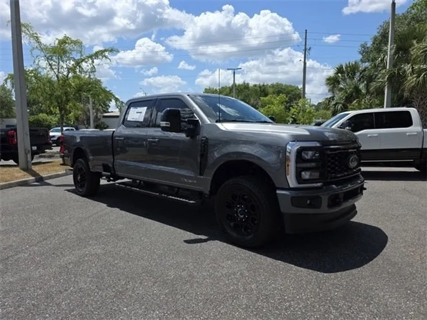 2025 Ford F-250 Lariat photo 1