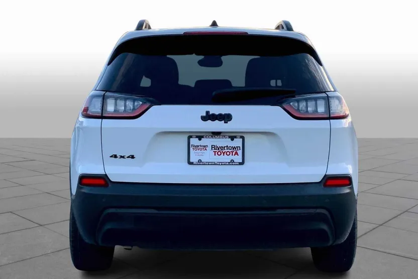 2023 Jeep Cherokee Altitude Lux photo 1