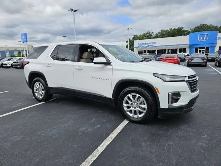 2023 Chevrolet Traverse LS photo 1