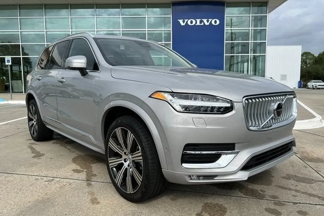 2025 Volvo XC90 T8 Plus photo 1