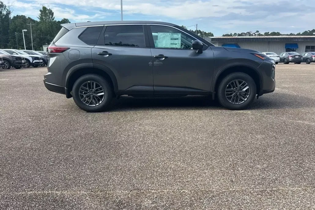 2026 Nissan Rogue S photo 1