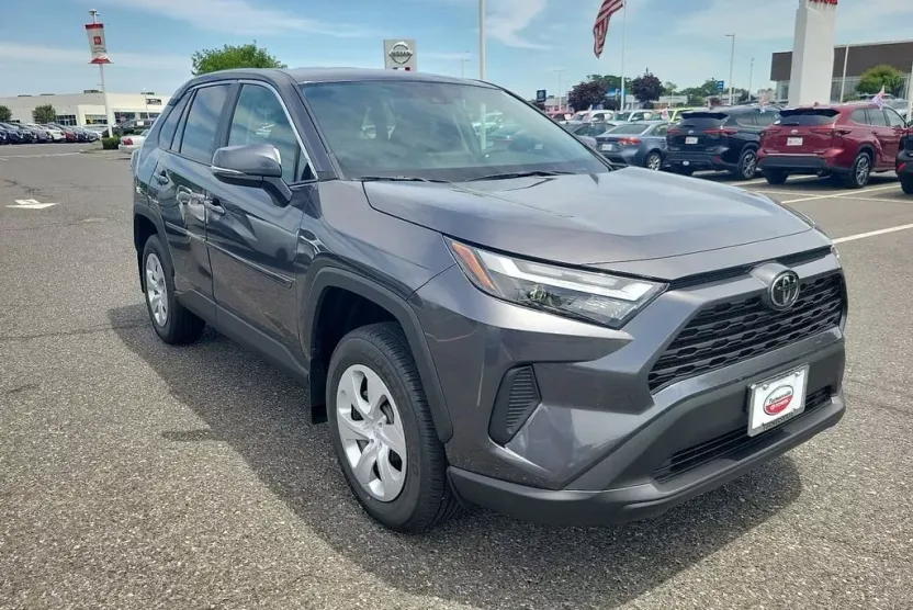 2025 Toyota RAV4 LE photo 1