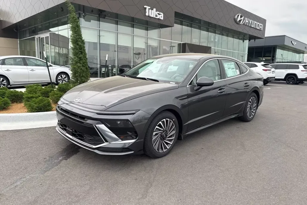 2025 Hyundai Sonata Hybrid SEL photo 1