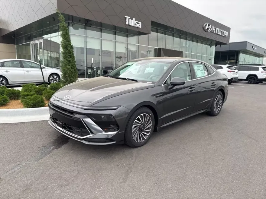 2025 Hyundai Sonata Hybrid SEL photo 1