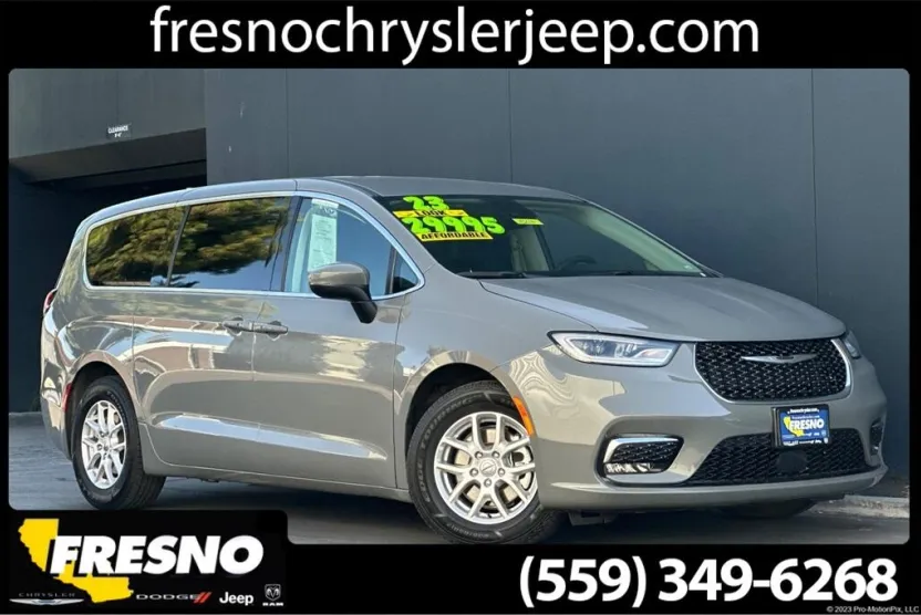 2023 Chrysler Pacifica Touring L photo 1
