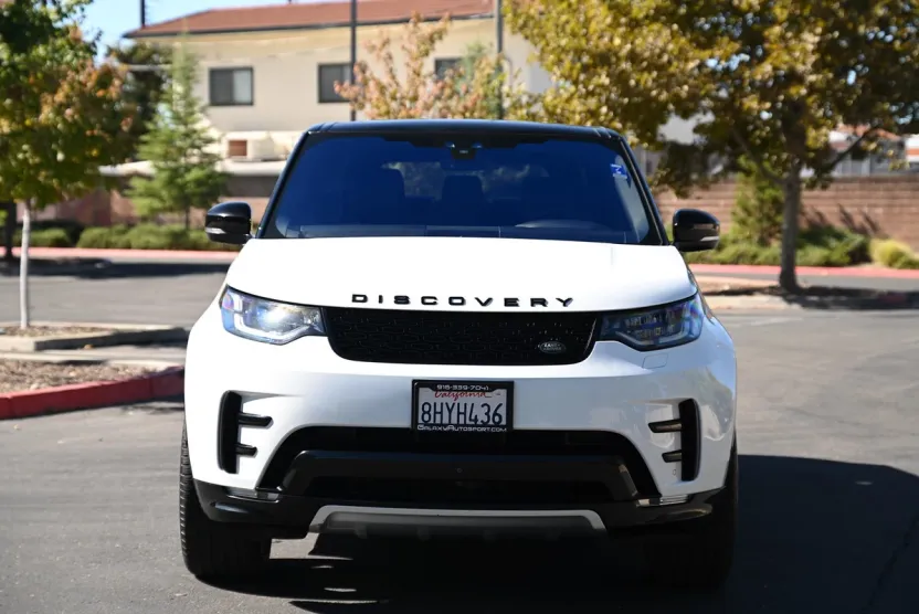 2018 Land Rover Discovery HSE Luxury photo 1