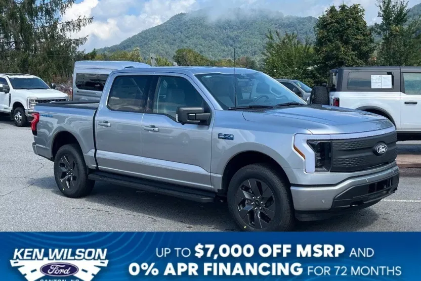 2025 Ford F-150 Lightning photo 1