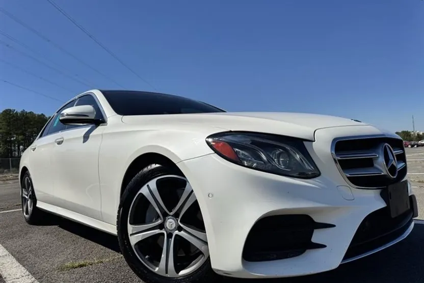 2017 Mercedes Benz E 300 photo 1