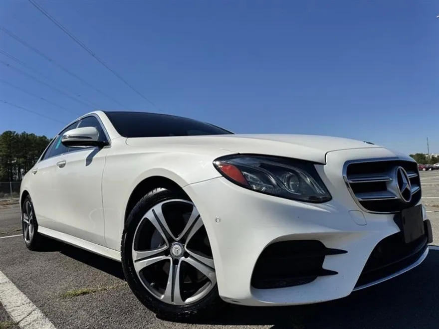 2017 Mercedes Benz E 300 photo 1