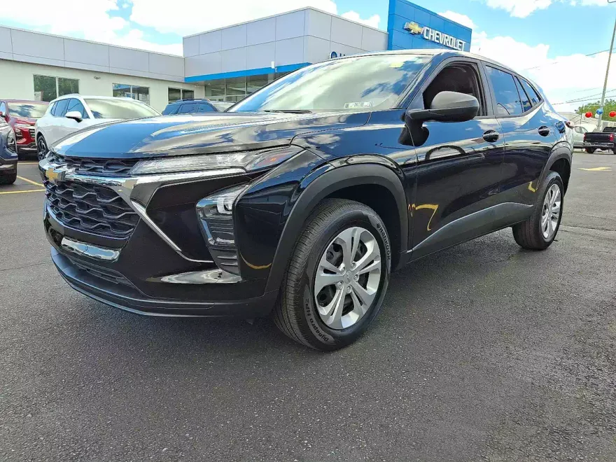 2025 Chevrolet Trax LS photo 1