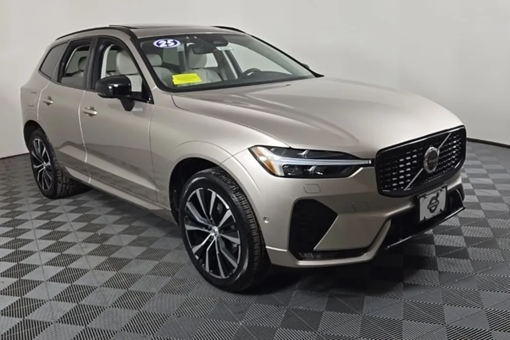 2025 Volvo XC60 B5 Plus photo 1