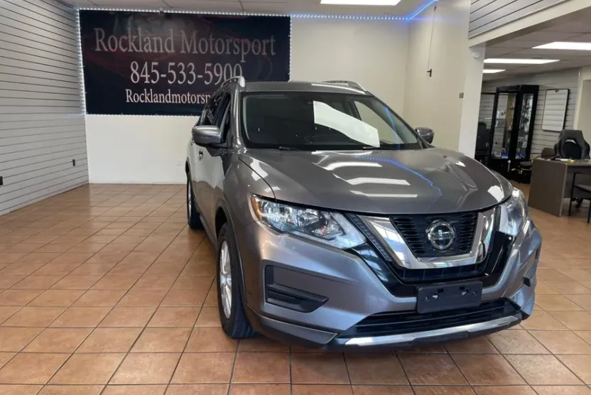 2020 Nissan Rogue SV photo 1