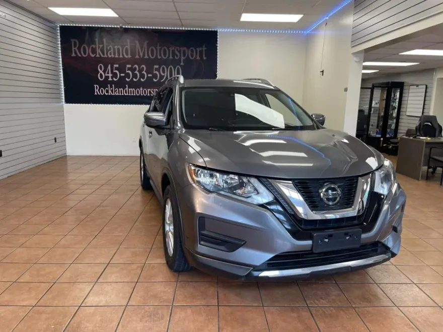 2020 Nissan Rogue SV photo 1