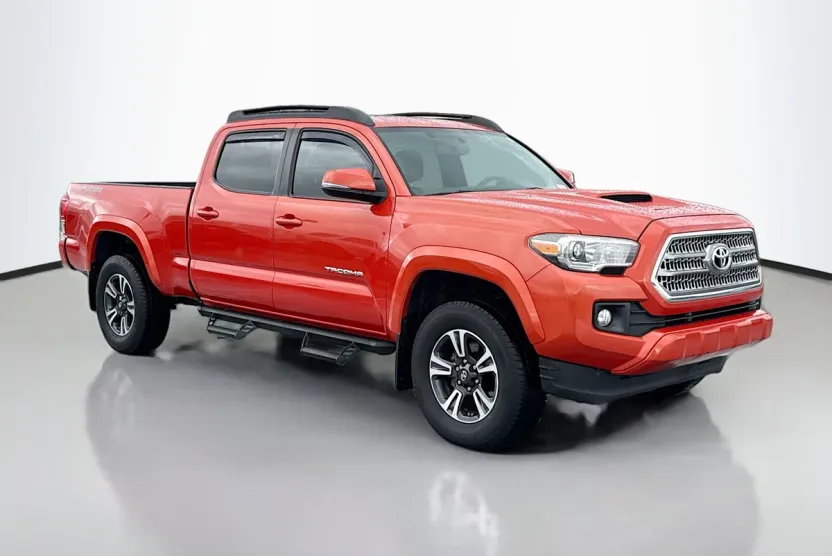 2017 Toyota Tacoma TRD Sport photo 1
