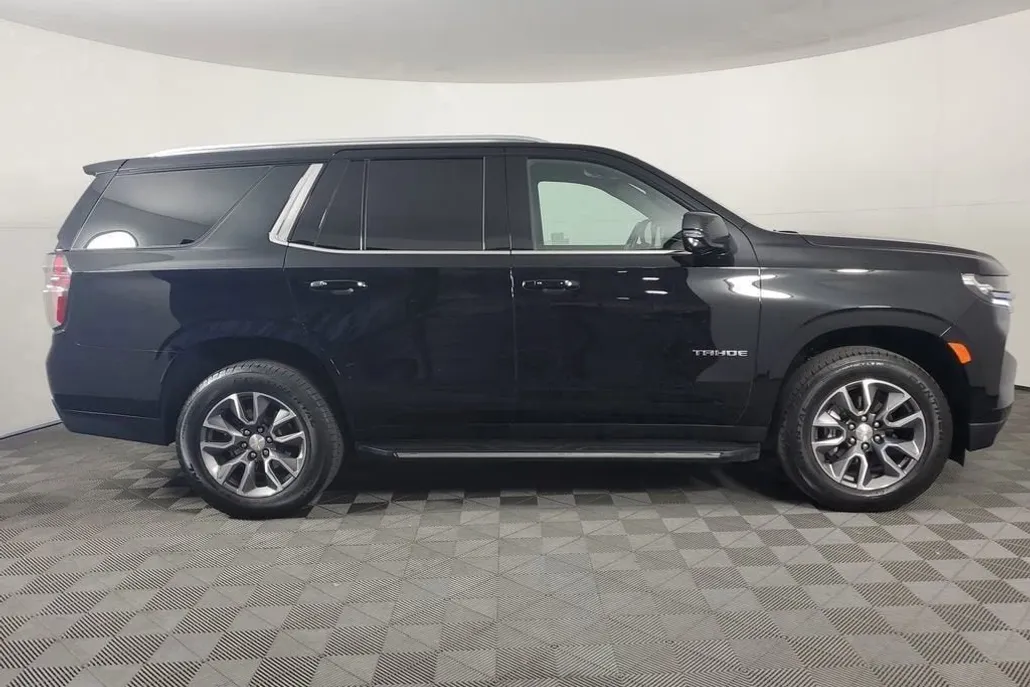 2022 Chevrolet Tahoe LT photo 1