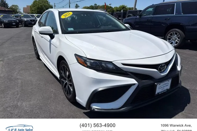 2021 Toyota Camry SE photo 1