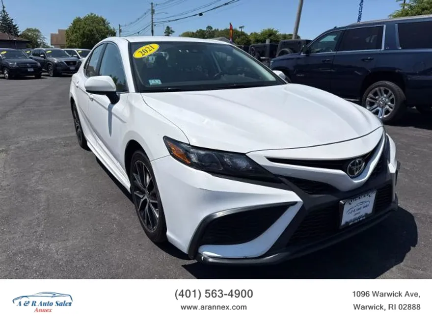 2021 Toyota Camry SE photo 1