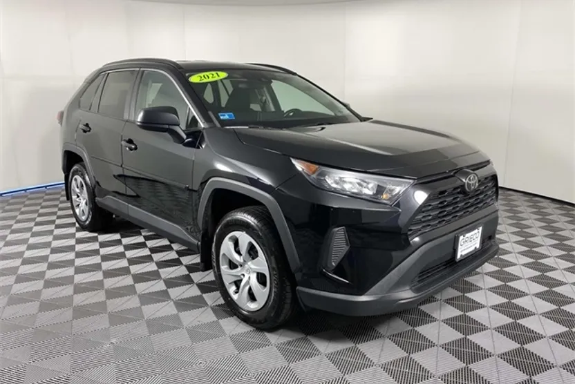 2021 Toyota RAV4 LE photo 1