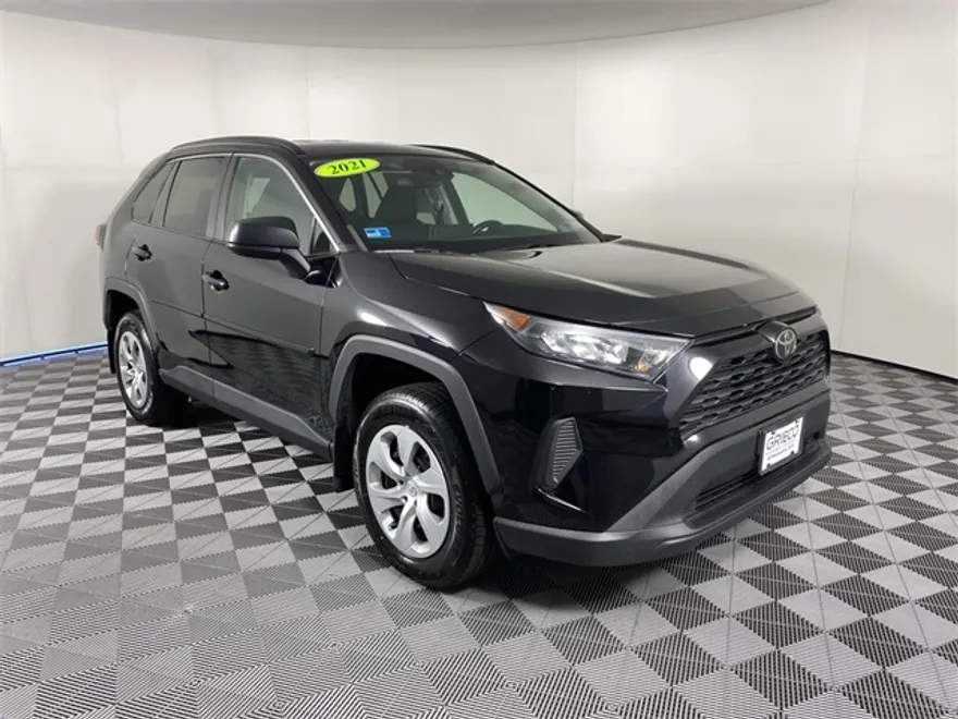 2021 Toyota RAV4 LE photo 1