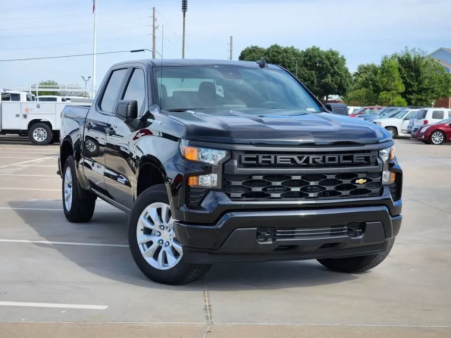 2026 Chevrolet Silverado Custom photo 1