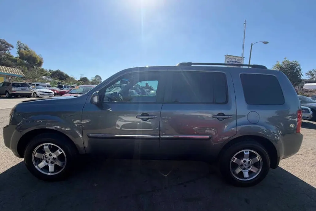 2011 Honda Pilot Touring photo 1