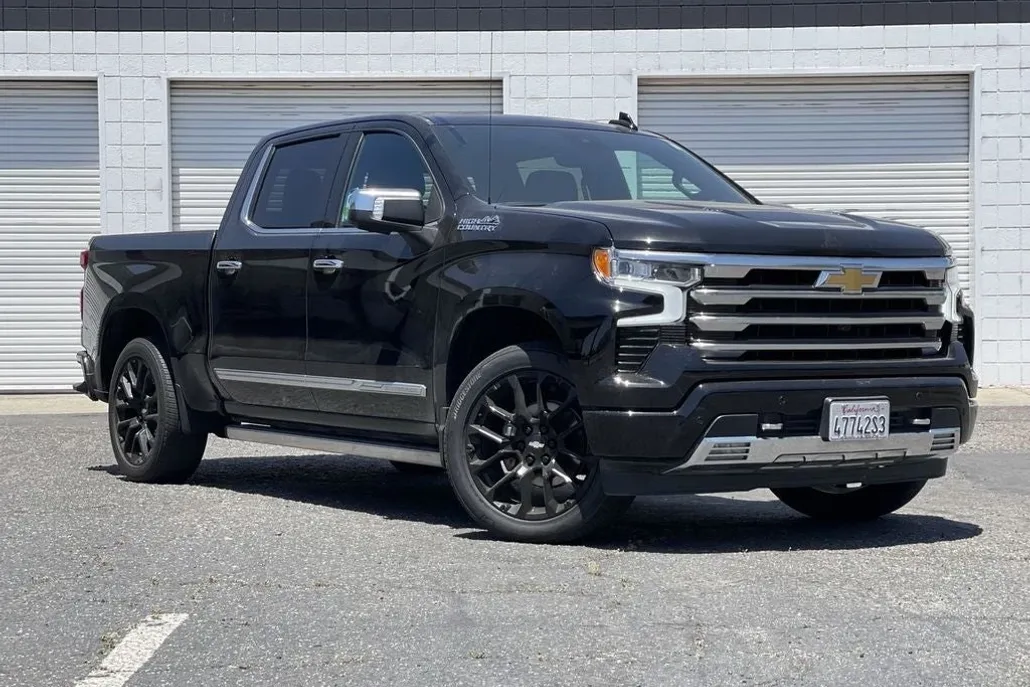 2023 Chevrolet Silverado 1500 High Country photo 1