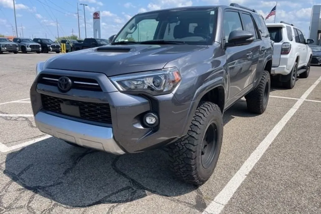 2023 Toyota 4Runner TRD Off-Road Premium photo 1