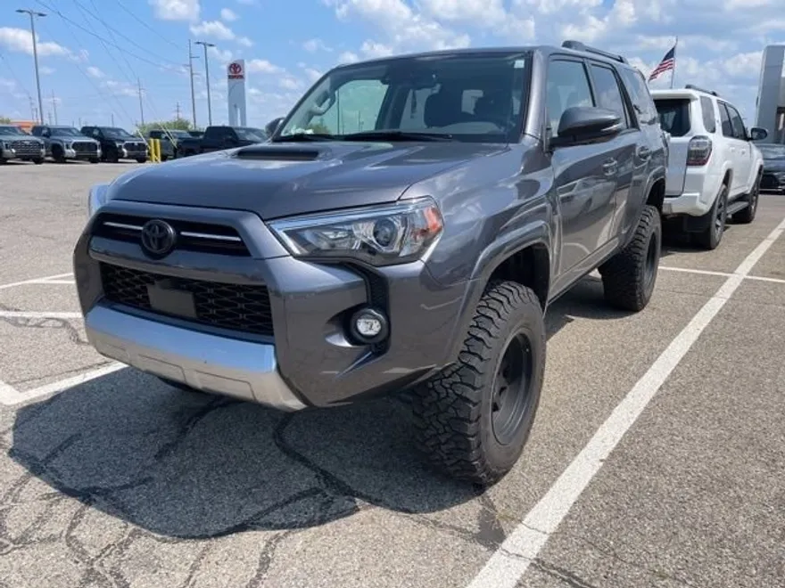 2023 Toyota 4Runner TRD Off-Road Premium photo 1