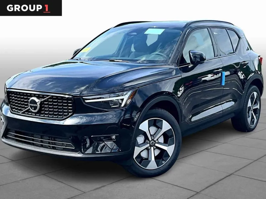 2026 Volvo XC40 Plus photo 1