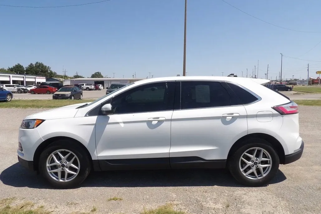 2022 Ford Edge SEL photo 1