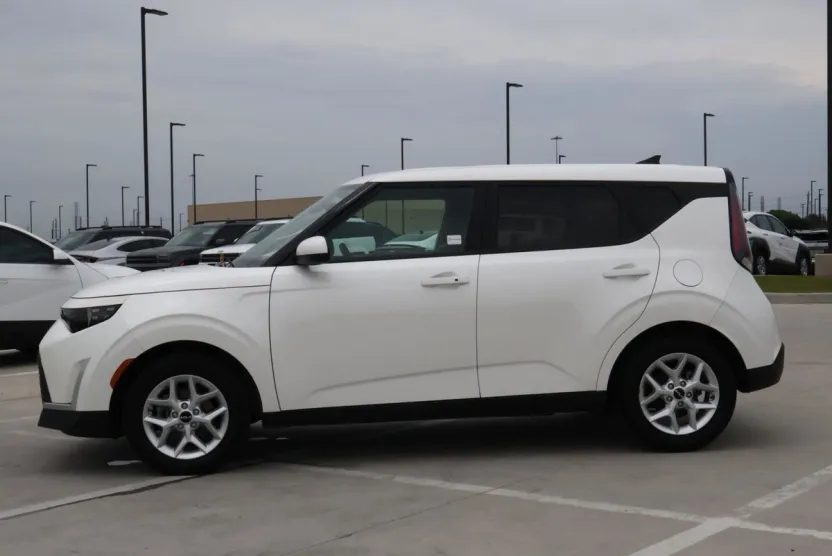 2023 Kia Soul S photo 1