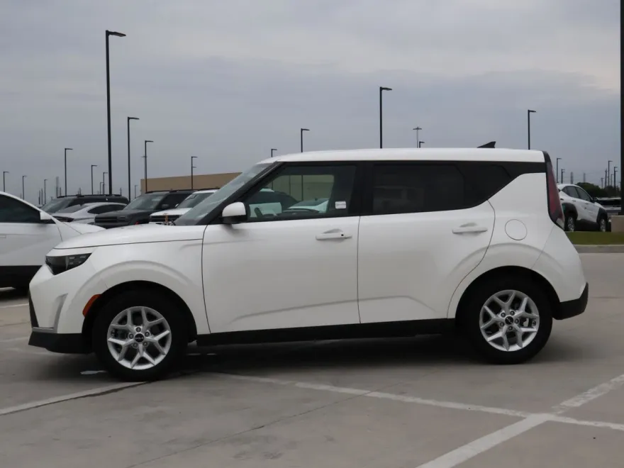 2023 Kia Soul S photo 1