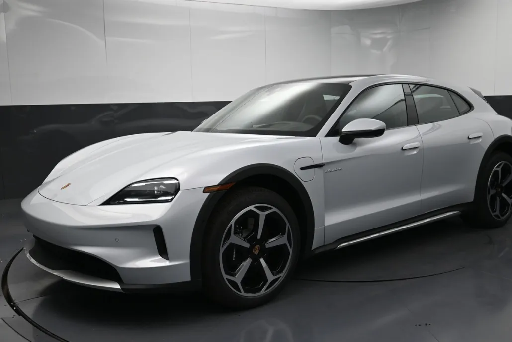 2025 Porsche Taycan 4S Cross Turismo photo 1