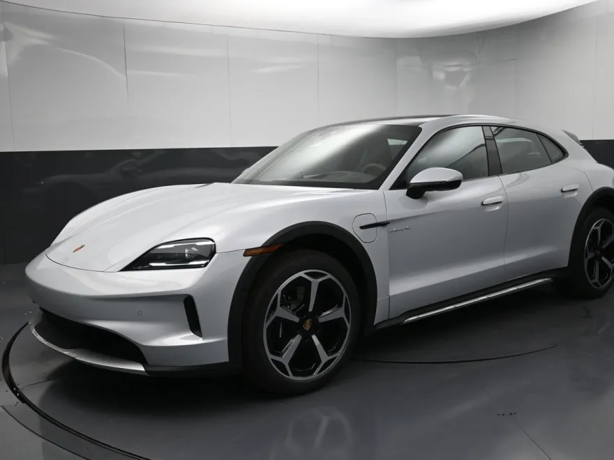 2025 Porsche Taycan 4S Cross Turismo photo 1