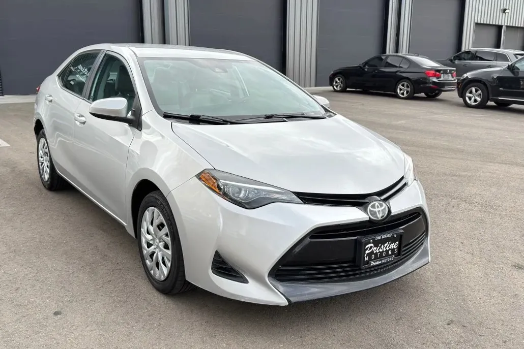 2019 Toyota Corolla L photo 1