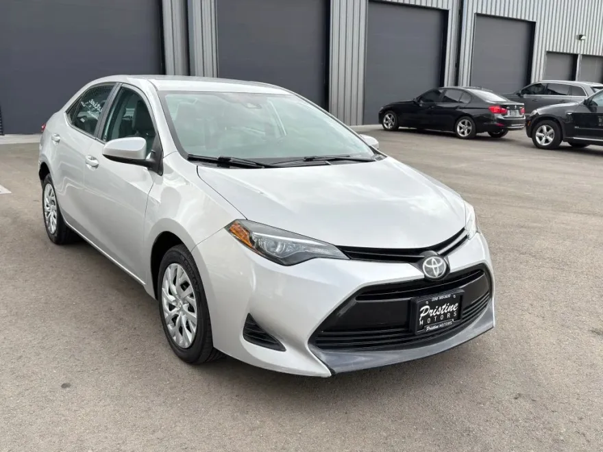 2019 Toyota Corolla L photo 1
