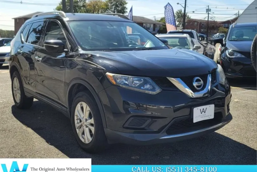 2015 Nissan Rogue SV photo 1