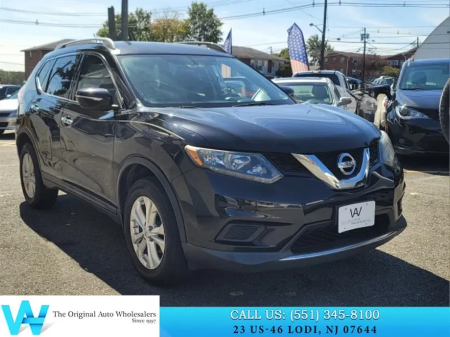2015 Nissan Rogue SV photo 1