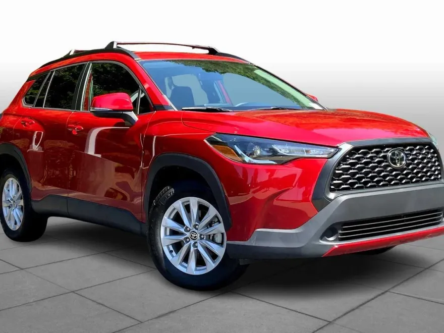 2022 Toyota Corolla Cross LE photo 1