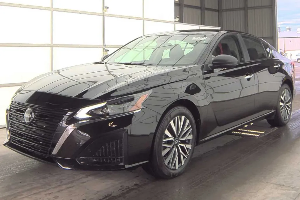 2024 Nissan Altima 2.5 SV photo 1