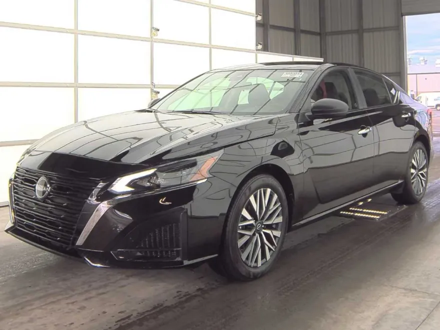 2024 Nissan Altima 2.5 SV photo 1