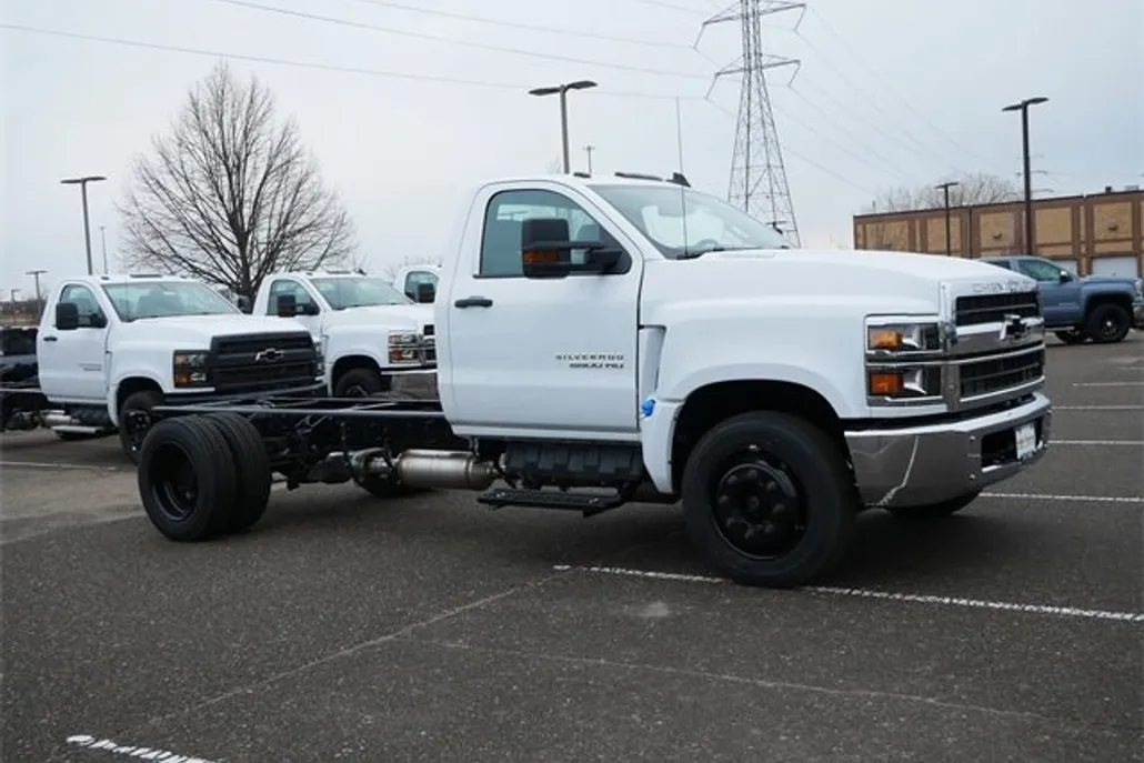 2023 Chevrolet Silverado 5500HD Work Truck photo 1