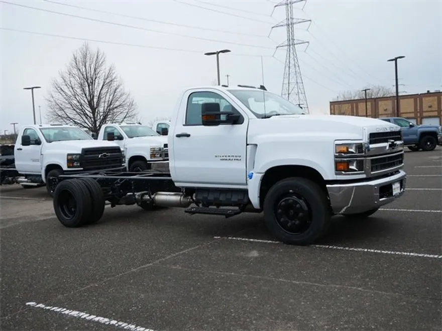 2023 Chevrolet Silverado 5500HD Work Truck photo 1