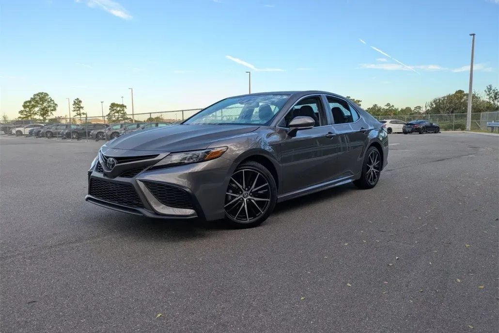 2024 Toyota Camry SE photo 1