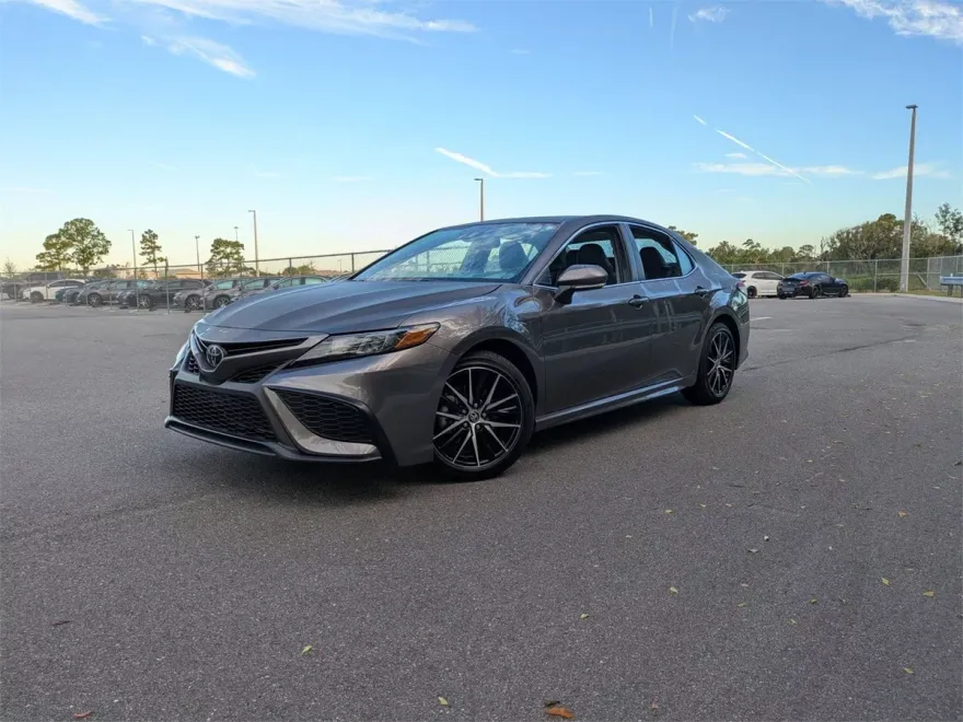 2024 Toyota Camry SE photo 1