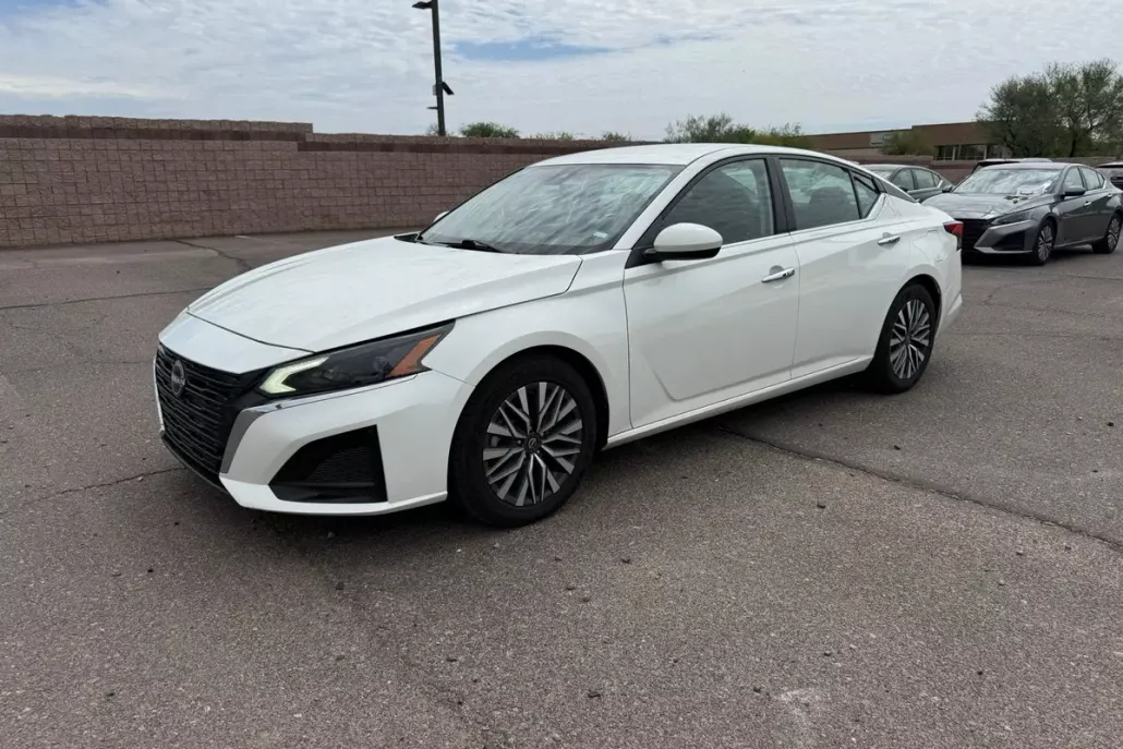 2023 Nissan Altima 2.5 SV photo 1