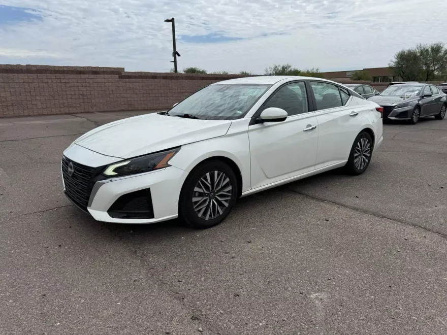 2023 Nissan Altima 2.5 SV photo 1