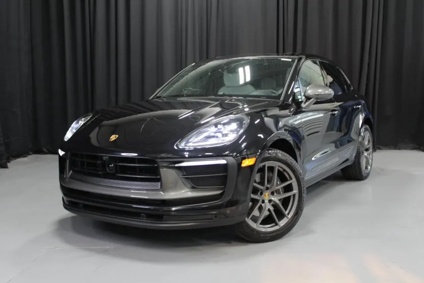 2025 Porsche Macan T photo 1