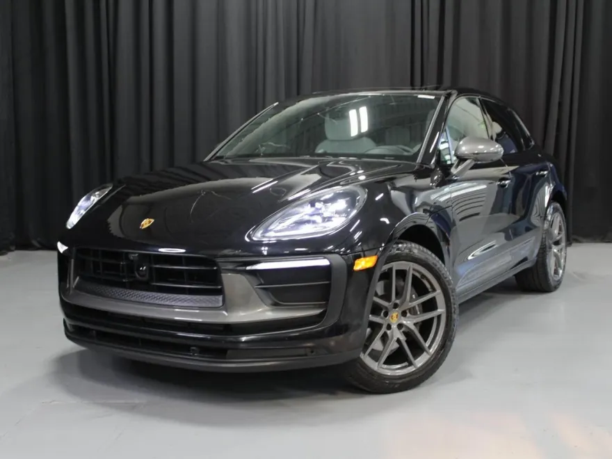 2025 Porsche Macan T photo 1